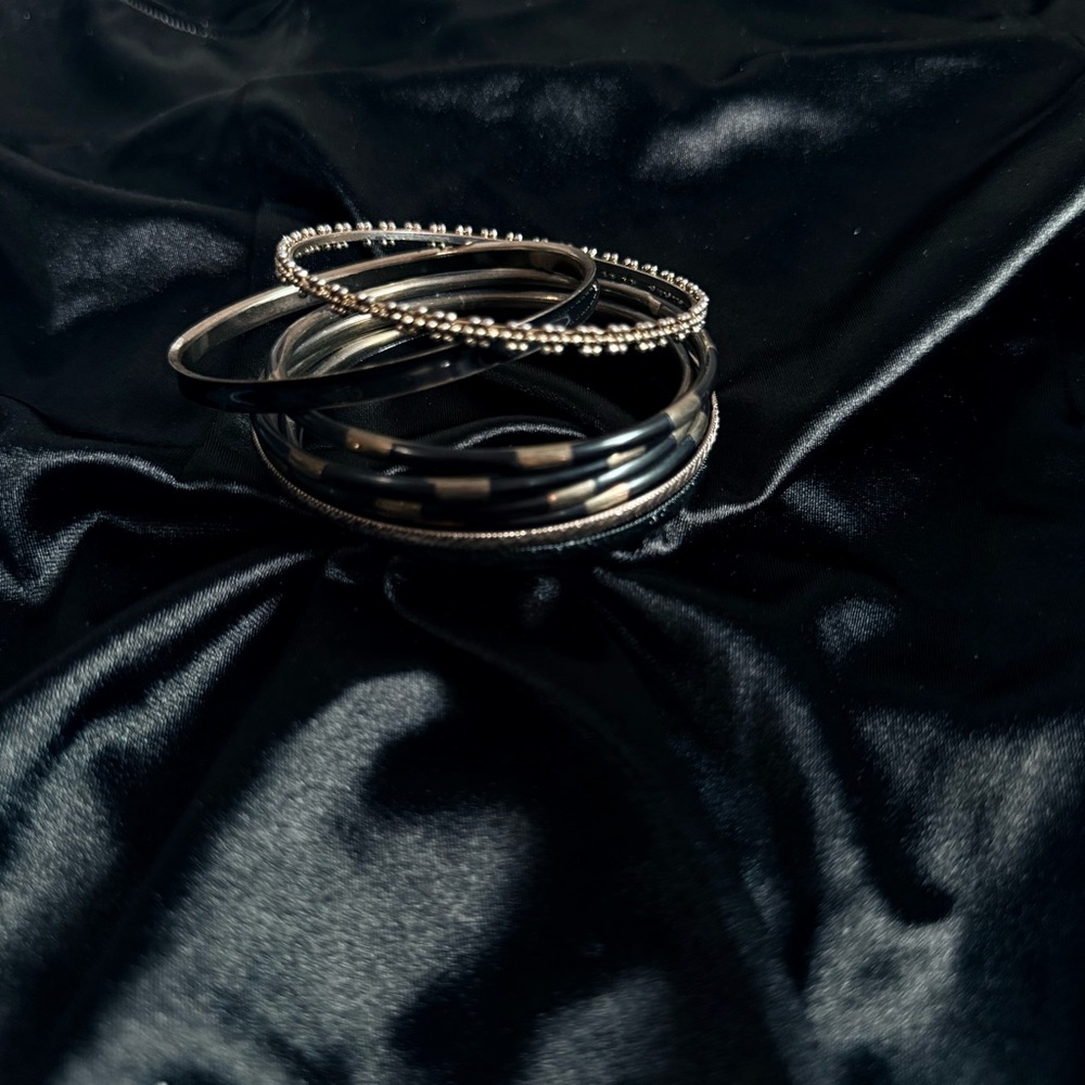 Elegant Black Bangle Set